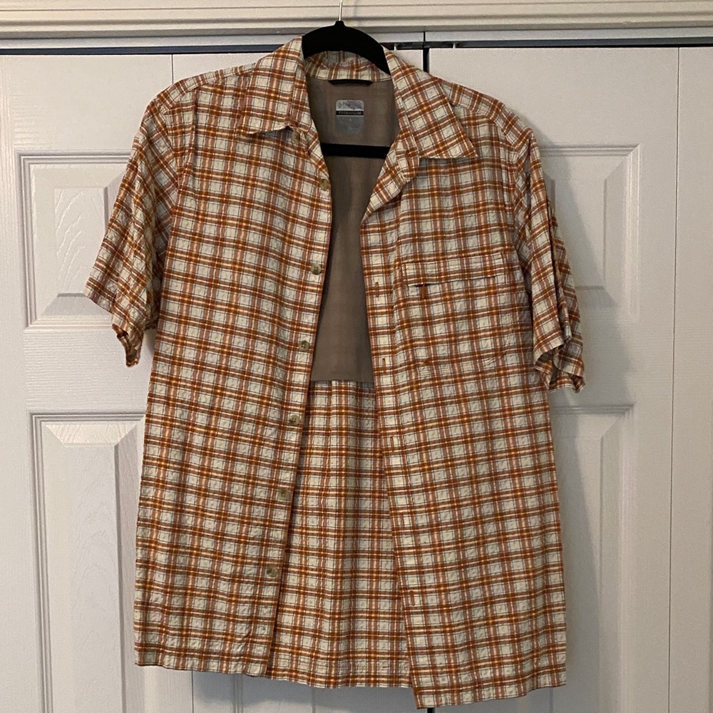 Men’s small Columbia SS button up shirt